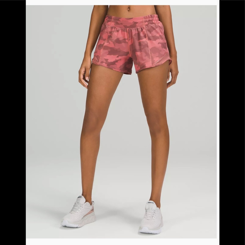 Lululemon🍋Hotty Hot Low Rise Short 4"-8Tall
